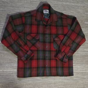 Traditionl Red Plaid Button Up Long Sleeve. Wool Mix Mens Size Medium